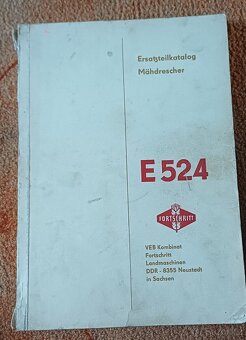 Prodám originální knihy k samojízdným kombajnům Fortschritt - 10