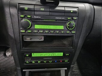 Škoda Octavia combi 2.0i - 10