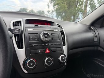 Na predaj krásna KIA Proceed 1.6 CRDi Coupe - 10