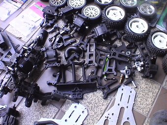 RC AUTO 4WD DVURYCHLOSTNÍ NITRO - 10