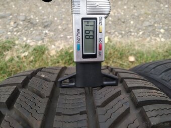 Prodám zánovní zimní pneu Continental 235/45 R20 - 10