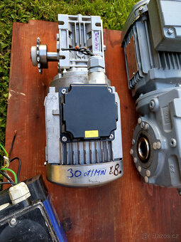 elektromotory s převodovkami - 10