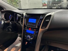 Hyundai i30 1,4 CRDI TRIKOLOR NOVÉ PNEU - 10