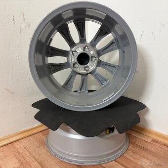 MERCEDES/VW/ŠKODA 5x112 R17 ET48,5 7J 66,6mm+TPMS - 10