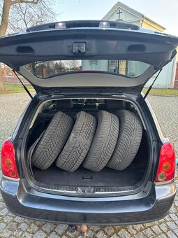 Toyota Avensis 2.2D - 10