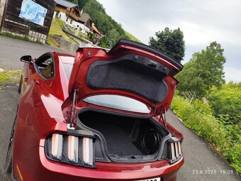 Ford Mustang, v krásném stavu, nové v ČR. Najeto 60 tis km - 10