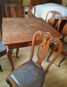 Starožitný sekretář, stůl a šest židlí - 10
