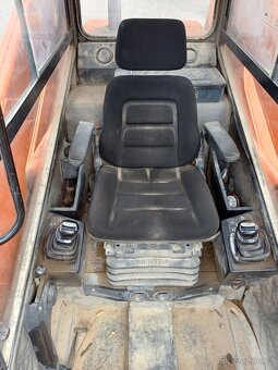 Locust L 1203 smykový nakladač - 10