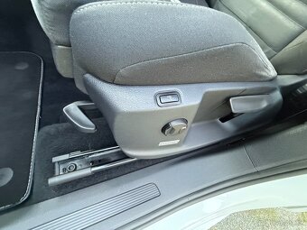 Prodám Volkswagen TOURAN R-LINE 140KW DSG-WEBASTO-PANORAMA - 10