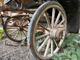 Historický dřevěný kočár (rok 1900) REZERVACE - 10