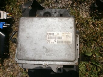 Daruji díly na RENAULT LAGUNA 2.0 Rok 1998 - 10