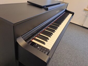 Digitální piano Yamaha CLP-645 B - 10
