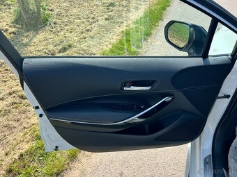 ► TOYOTA COROLLA 1.8 HYBRID GR SPORT E-CVT LED-KAMERA-TAŽNÉ - 10