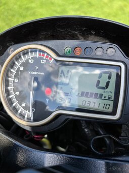 Suzuki GSR-750 ABS - 10