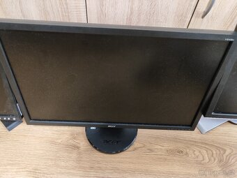 Funkční DELL monitory až 24" USB,DP,DVI a VGA - 10