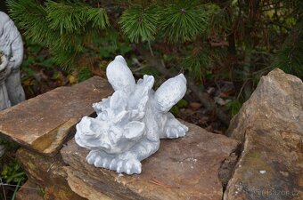 Zahradní dekorace- Dráček ležící malý - 10