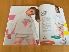 NOVÝ- časopis Ottobre kids- 1/22 ( střihy šití) - 10
