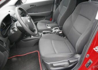 Hyundai i30 1.6 CRDI, r.v. 7/2009, klima, ALU kola, nová STK - 10