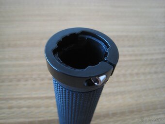 Nové gripy s objímkami MEROCA Competition Lock-On Grips - 10
