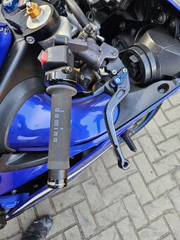 Yamaha YZF R1 - 10