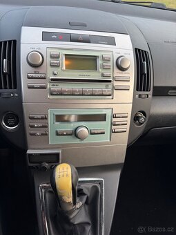 Toyota Corolla Verso 1,8 VVT-i 95 KW r.v. 2004 .Nová STK - 10
