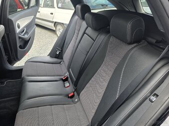 Mercedes-Benz Třídy E 220CDI 4-MATIC - 10