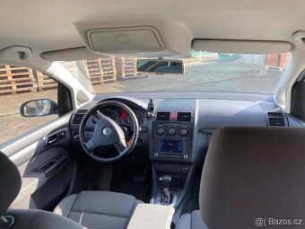VW Touran 2.0 TDI DSG bouraný - 10