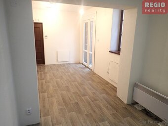 Pronájem komerčního prostoru 12 m2 v přízemí u místeckého ná - 10