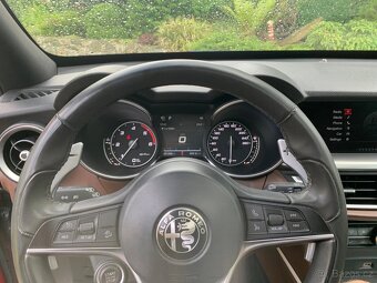 Alfa Romeo Stelvio - 10
