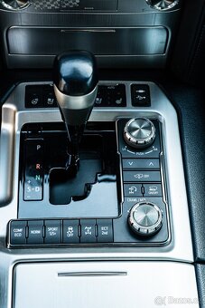 Toyota Land Cruiser 4.5 L V8 Executive Lounge - 10