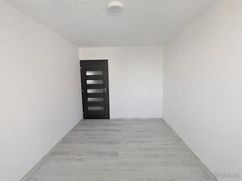 Pronájem bytu 3+kk s balkónem v ulici Josefa Ševčíka 938/46  - 10