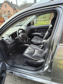 Peugeot 4007 - 10