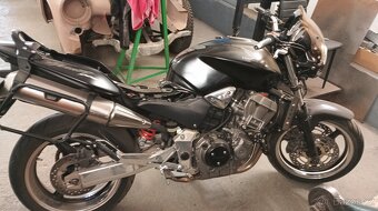 Honda CB 900 Hornet - 10