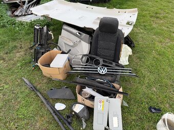 VW TOURAN DÍLY 5T - 10