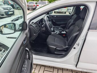 Mégane ZEN 1.3TCe100 75kW po 1. majiteli - 10