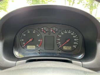 Volkswagen Golf, 1.4 16V 55kW - 10