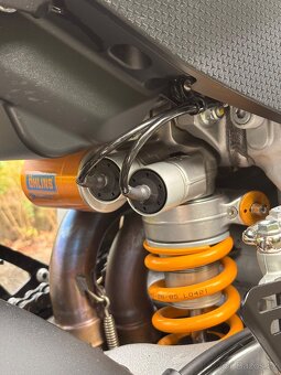 Aprilia RSV4 FACTORY - 10