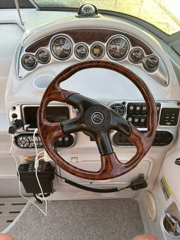 Kajutová loď CROWNLINE 250 CR - 10