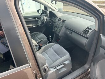 VW Touran 1.6tdi 77kw Highline 2011 5 míst 232Tkm tažné z. - 10