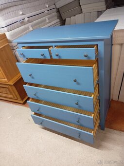 Prodám hezkou komodu z masivu IKEA HEMNES v modrém odstínu - 10