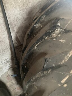 Prodám pneu včetně disku rozměr 610-665 231-26 - 10