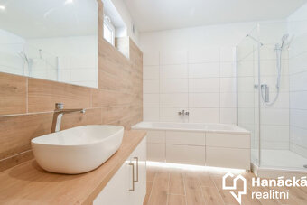 Prodej hezkého bytu 2+kk u Olomouce - 10