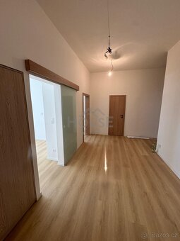 Rekonstruovaný byt 3+kk, 105 m² - Praha - Karlín - 10
