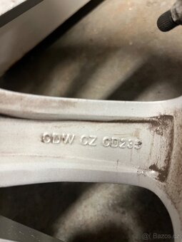 Originál bmw alu na zimních pneu - 10