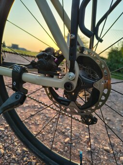 Cestovní Gravel BC Flint s odpruženou FOX vidlicí - 10