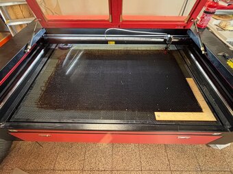 CO2 laser málo používaný - TOP stav - 10