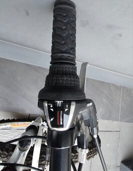 Dětské horské kolo ARCORE 24" - zachovalé, minimálně jeté - 10