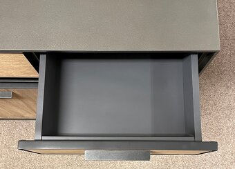 Komoda LUGAL 180 cm – masivní elegán - 10