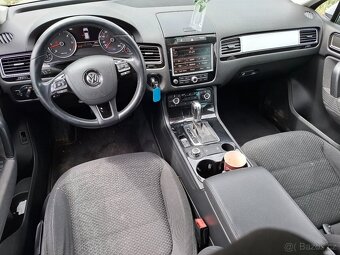 VW Touareg 3.0 TDI Klima Alu Tažné Model Model 2011.--.. - 10