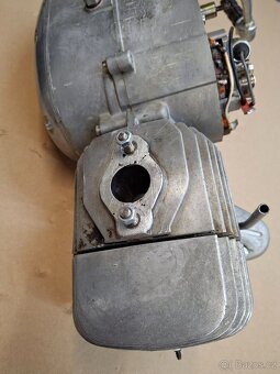 Motor JAWA 21,23 - 10